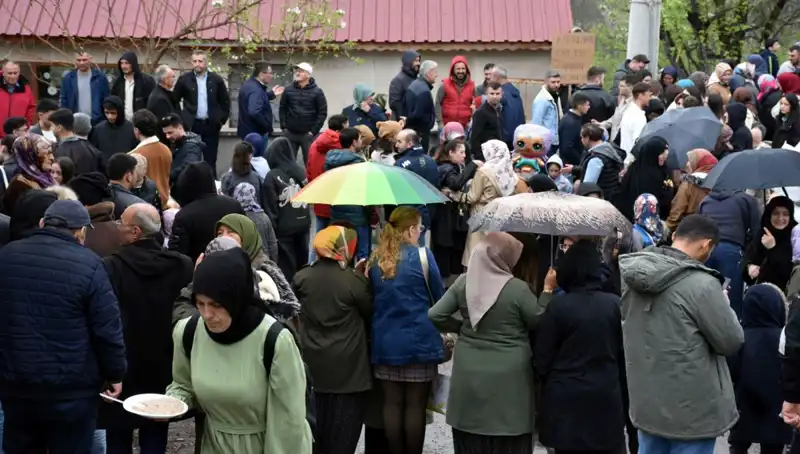 Türkiye'nin En Büyük Bayramlaşması: 12 Bin Kişi Bir Araya Geldi