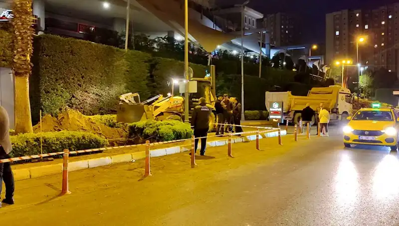 AVM Girişinde Doğalgaz Paniği! Acil Durum Ekipleri Olay Yerinde