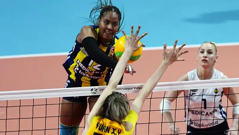 Avrupa'nın Arenasında Türk Derbisi: Fenerbahçe, Vakıfbank'ı Farkla Yendi!
