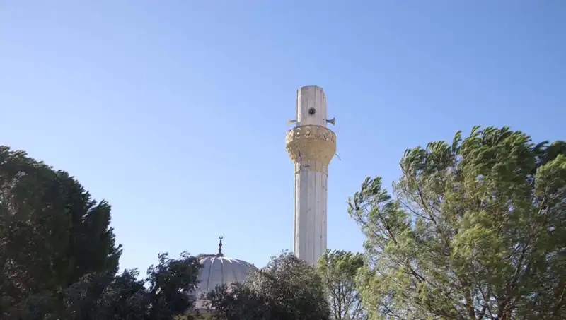 Muğla'da Fırtına Neden Oldu: Minare Külahı Uçtu, Ev Çatıları Hasar Gördü