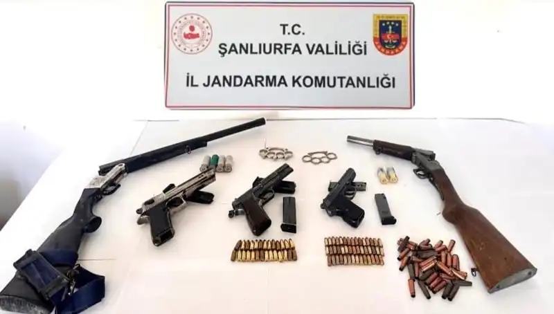 Şanlıurfa'da Ruhsatsız Silah Operasyonu: Üç Tutuklama ve Çok Sayıda Ele Geçirilen Silah