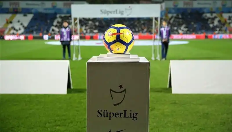 Süper Lig'de Pazar Ateşi: Takımlar ve Taraftarlar İçin Büyülü Bir Gün