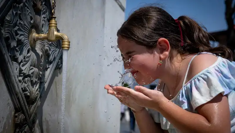Türkiye’nin 16 Şehrinde Hava Sıcaklıkları Rekor Kırdı: 40 Dereceyi Aştı!