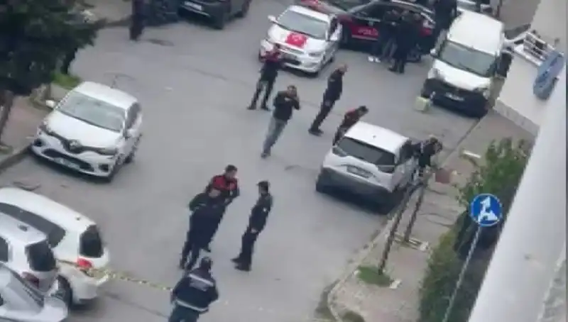 Yolda Yürürken Kurşun Yağmuruna Tutulan Genç, Hayatını Kayıp Fırtınasıyla Yaşadı!