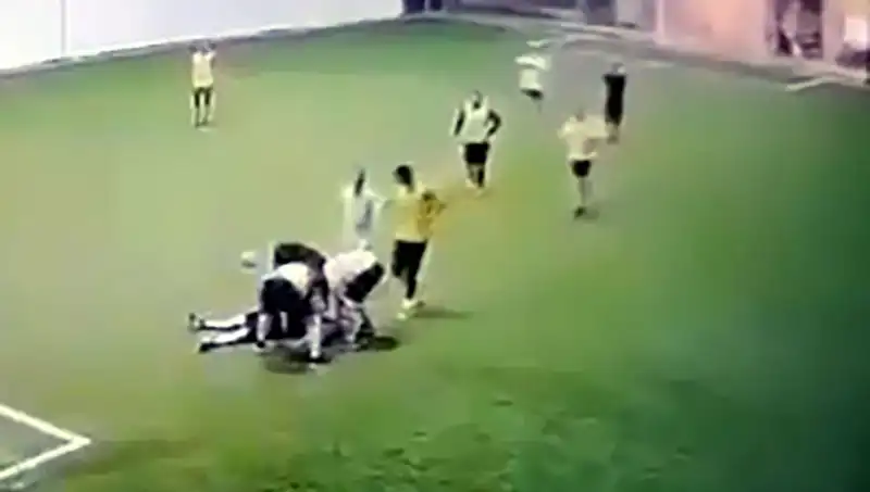 Adana'da Halı Sahada Yaşanan Trajedi: 3 Çocuk Babası Hayatını Kaybetti