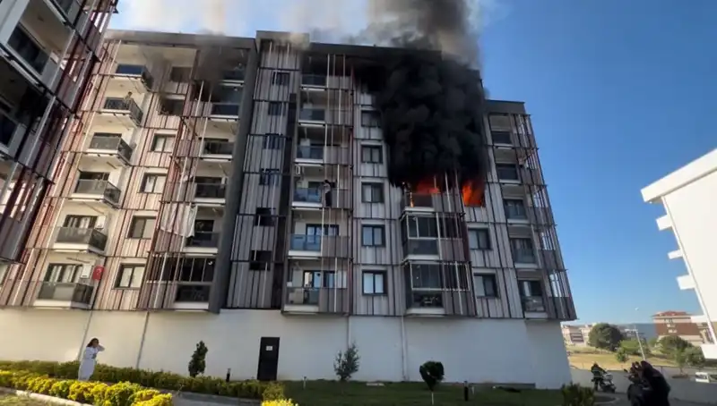 Çanakkale'de Sabaha Korku Dolu Bir Yangınla Uyanıldı