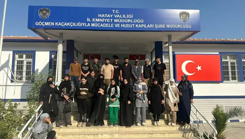 Minibüste Yakalanan 24 Göçmen, Göçmen Kaçakçılığının Gerçek Yüzünü Gözler Önüne Serdi