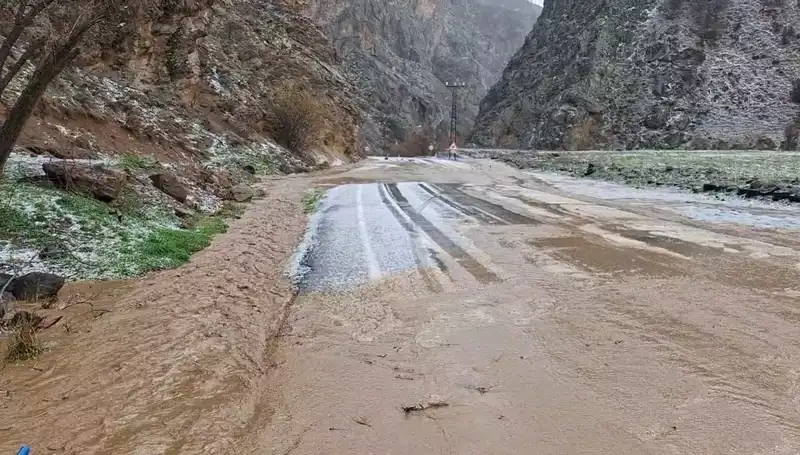 Tunceli’de Sert Dolu ve Sağanak Yağış: Hayat Durma Noktasına Geldi