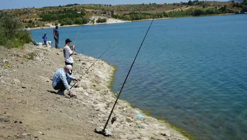 Baraj Kenarında Patlayan Kafesler, Kalabalığı Ağırladı
