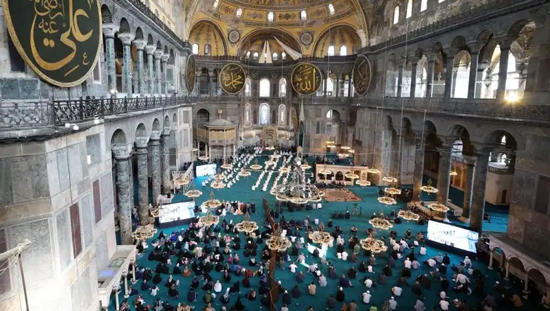 Ayasofya'nın Kapısını Kıran Sanığa Mahkemeden Hapis Cezası Şoku