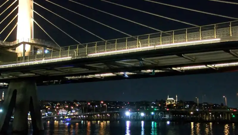 Metro Köprüsünden Denize Düşen Kişi İçin Arama Çalışmaları Başlatıldı!