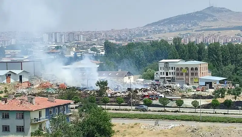 Otluk Alanda Başlayan Yangın, Depoyu Kül Etti: Faciadan Kıl Payı Kurtuluş!