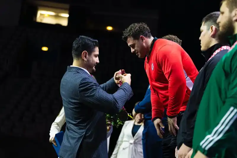 Rıza Kayaalp, Şampiyonlukla Mindere Döndü: Altın Madalya Sahibi