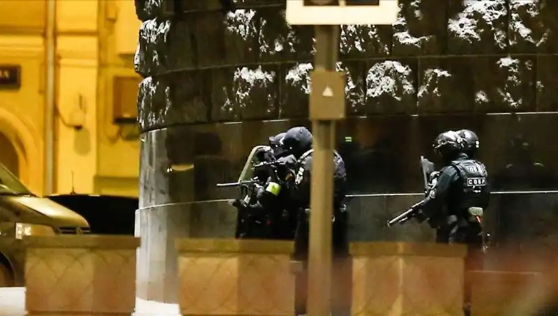 Rusya'da Çatıdan Rastgele Ateş Açan Saldırı: Olayın Perde Arkası
