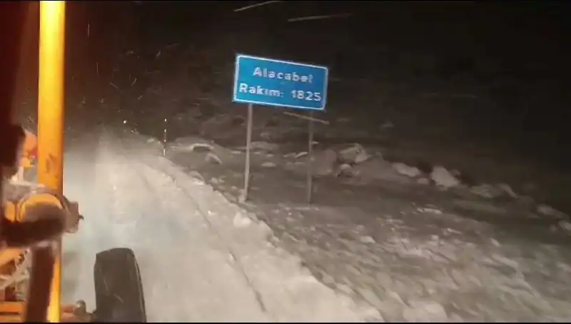 Antalya'da Beklenmedik Kar Yağışı: Kışın Sıcak Yüzü Değişiyor