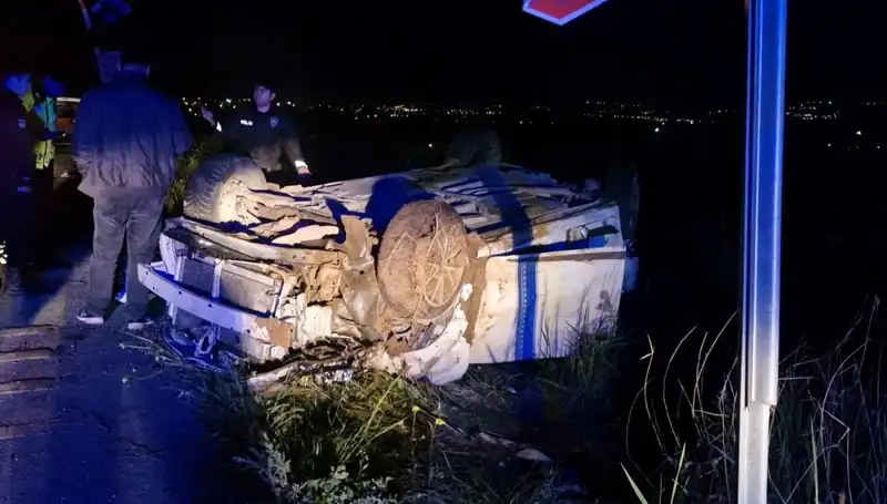 Otomobil Kaza Yaptı: 1 Kişi Hayatını Kaybetti, 3 Yaralı
