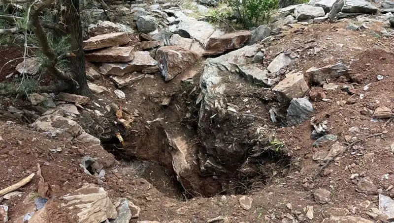 Eski Vali ve Emekli Albay Define Ararken Polise Yakalandı