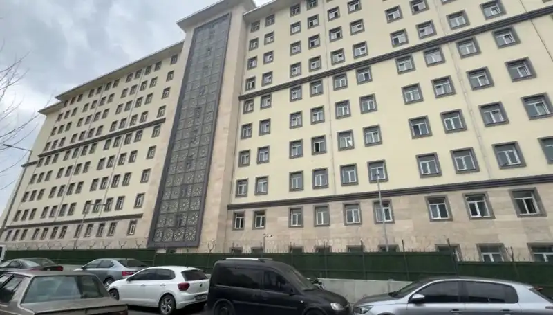 Kız Öğrenci Yurdunda Şok Edici Olay: Takip Eden Şahıs Tüm Odaları Aradı
