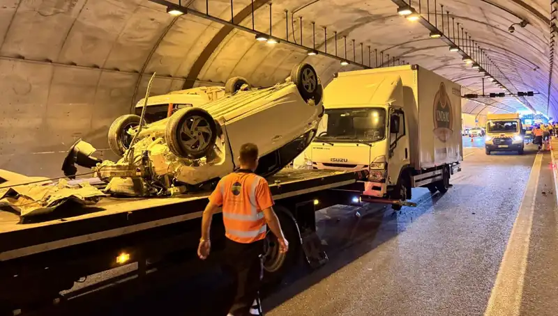 Kuzey Marmara Otoyolu'nda Dramatik Çarpışma: Otomobil ve Kamyonet Kaza Yaptı