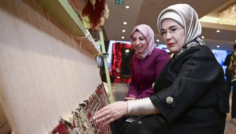 Emine Erdoğan'ın El Emeği Halısı Açık Artırmada Satıldı: Depremzedelere Destek İçin