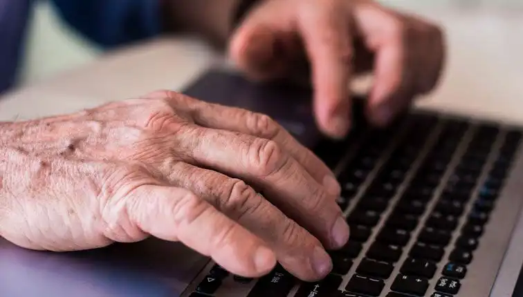 Dijital Dünyanın Zekayı Koruma Sırları: Teknoloji, Demansa Karşı Kalkan Olabilir