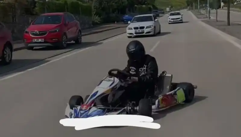 Tehlikeli Drift: Go-Kart Sürücüsünün Şaşırtıcı Yolu!