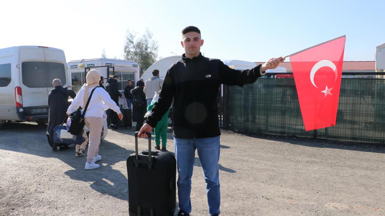 Türk Bayrağıyla Suriye'ye Dönen Abdulkadir'den Duygusal Açıklama