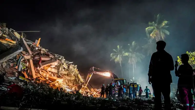 Myanmar'da Üç Gün Sonra Enkazdan Sağ Çıkan Birey: Umut Dolu Bir Hikaye