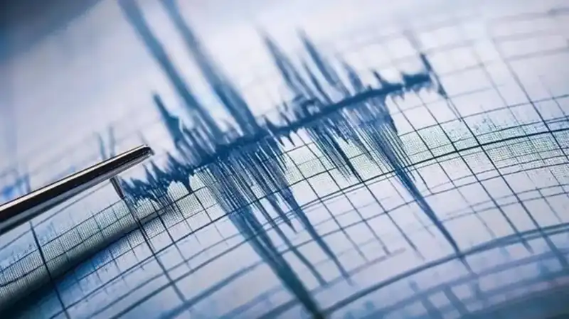 Ege Denizi'nde 4,8 Büyüklüğünde Deprem: İlgili Kurumlar Eyleme Geçti