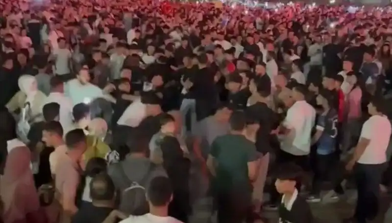 Ünlü Konserde Bıçaklı Kavga! Üç Kişi Yaralandı