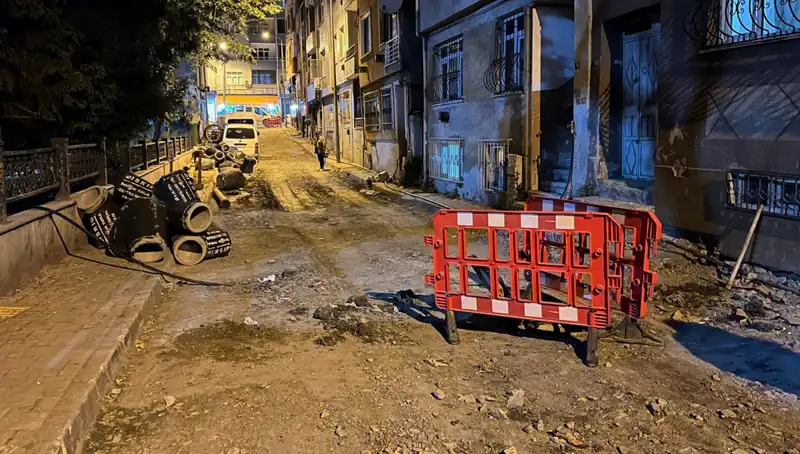 Bayrampaşa’da Altyapı Çalışması Sırasında Patlayan Rögar Kapağı Paniğe Neden Oldu