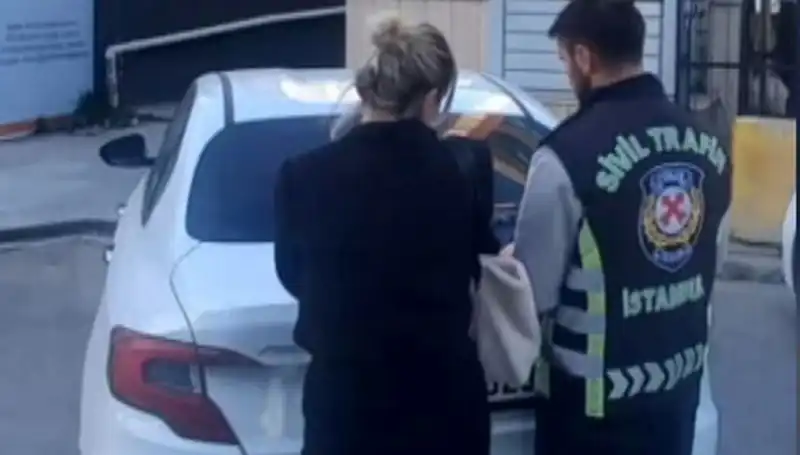 Kadıköy'de Drift Atarken Yakalanan Kadın Sürücüye 48 Bin Lira Ceza