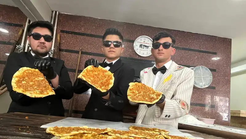 Takım Elbiseli Fırıncılar: Sıradışı Yetenekler ve İlginç Karşılaşmalar
