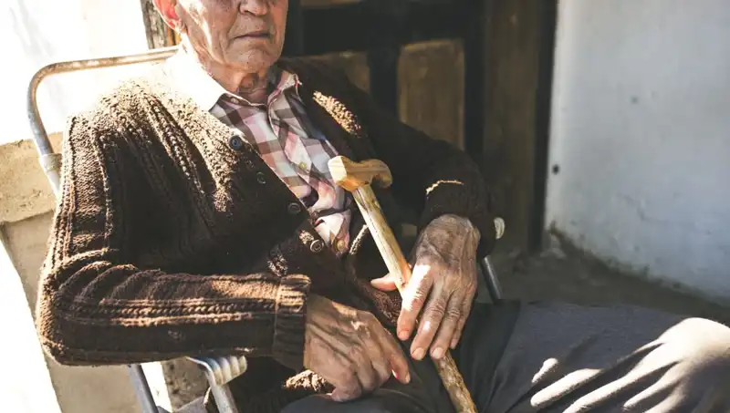 100 Yaşındaki Bireylerin 16'sı Depresyonla Mücadele Ediyor: Yalnızlığın Tehlikeleri
