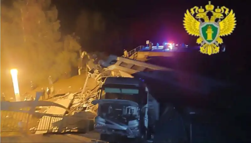 Rusya'da Bugün Gerçekleşen Trajedi: İki Köprü Çöktü, Yediyi Kaybettik!