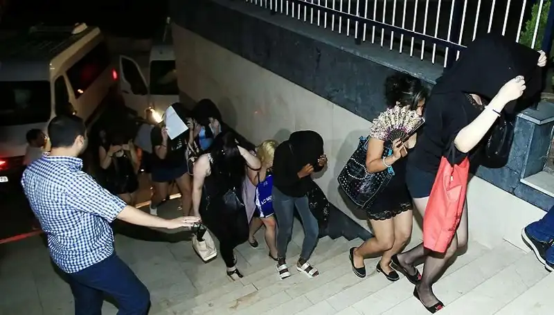 Düzce'de Fuhuş Operasyonu: 5 Zanlı Eş Zamanlı Olarak Yakalandı