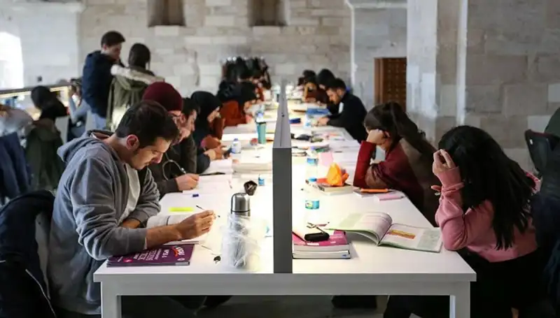 Üniversitelerin 2023-2024 Akademik Yılı Başlangıç Tarihleri Açıklandı