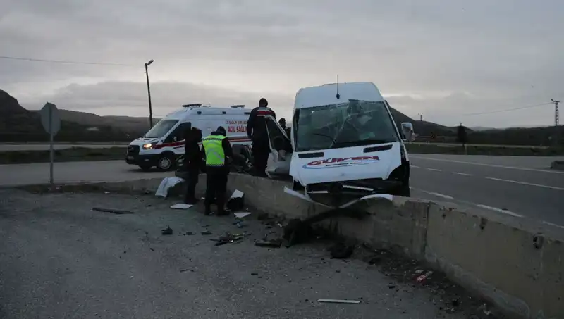 İşçi Servisi İstinat Duvarına Çarptı: Korkutan Kaza Detayları