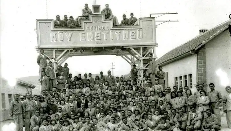 17 Nisan: Köy Enstitüleri'nin Doğuşu ve Eğitime Katkıları