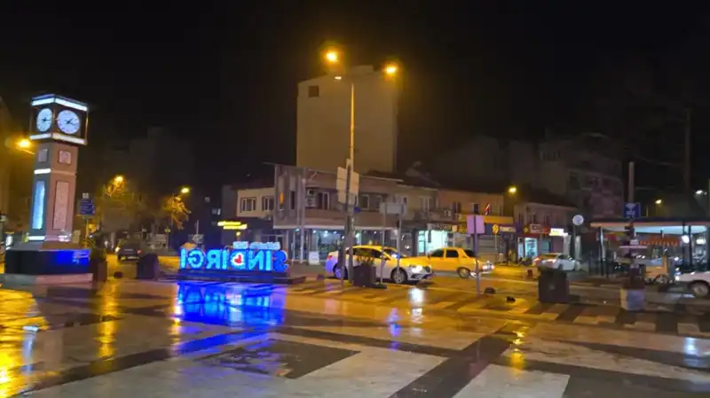 Sındırgı’da 5.1 Büyüklüğünde Deprem: Halk Panik İçinde!