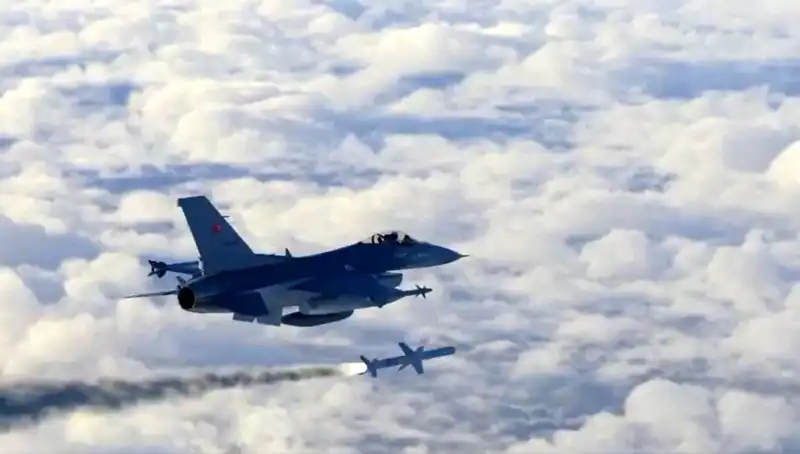 F-16 EDPOD: Tüm Testleri Başarıyla Geçerek Harekât Kabiliyetini Artırıyor