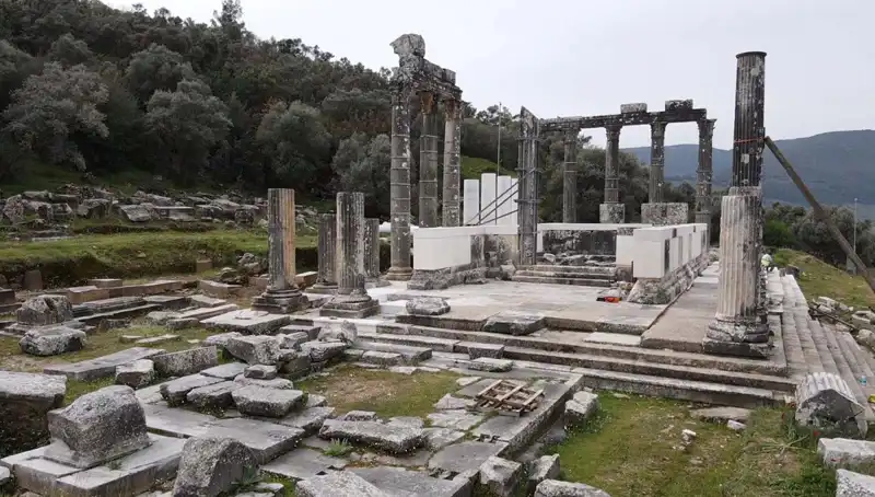 Zeus Tapınağı'nda Tarihi Restorasyon Çalışmaları Devam Ediyor