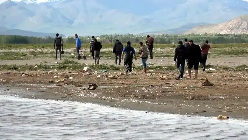 İki Mahalle Arası Mesafe 1 Kilometreye Düştü, Yürüyerek Gidiyorlar!
