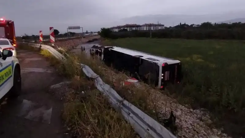 Manisa'da Yolcu Otobüsü Devrildi: Kaza Sonrası Yaralıların Durumu Ne?
