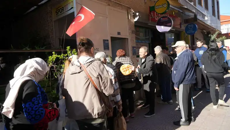 13 Yıldır Süren Geleneğin Ardındaki Hikaye: Ramazan'da İhtiyaç Sahiplerine Yardım
