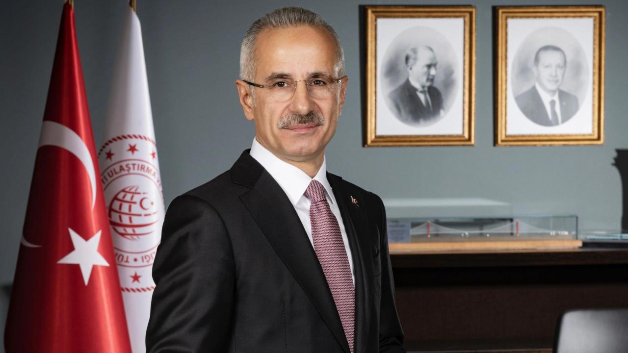 Bakan Uraloğlu, Ailece Seyahat Edenlere Özel İndirim Üzerinde Çalışıyor.