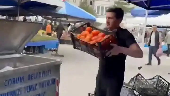 Domatesleri Çöpe Dökmesiyle Pazarcıya Tarihin En Yüksek Ceza Verildi!