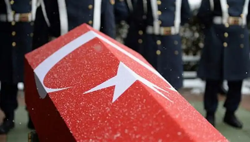 Pençe Kilit Operasyonu’nda Yaralanan Askerimiz Şehit Düştü! Ulusun Acısı Paylaşımda Büyüyor!