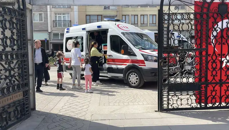 Eskişehir'de Sahipsiz Köpeklerin Tehlikeli Saldırısı: İki Çocuğa Saldı
