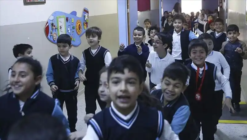 2025 Eğitim Takvimi: Okullar Ne Zaman Açılacak ve Tatil Tarihleri Neler?